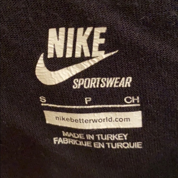 Over the shoulder, Nike long sleeve - Picture 3 of 3